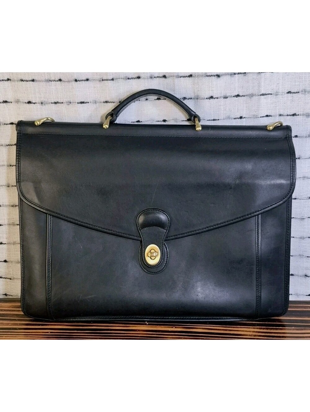 Vintage Best Bag Top Grain Black Messenger Bag 303-14 Turnlock Brass Hardware